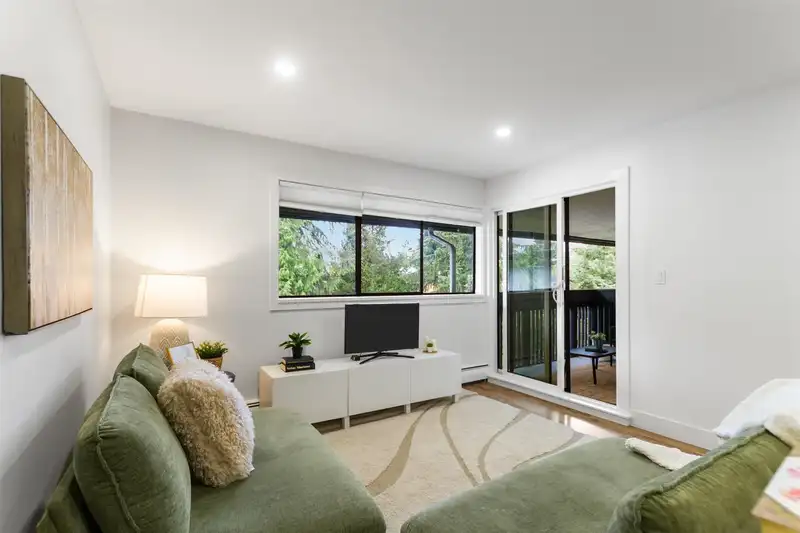 301 1561 VIDAL STREET - photo 2 of 17