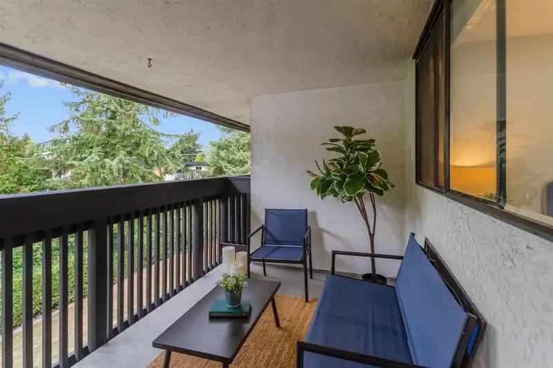 301 1561 VIDAL STREET - photo 3 of 17