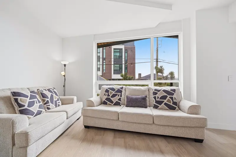 103 7638 CAMBIE STREET - photo 3 of 19