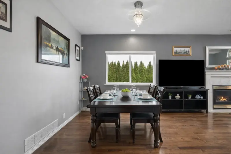 16583 10 AVENUE - photo 3 of 23