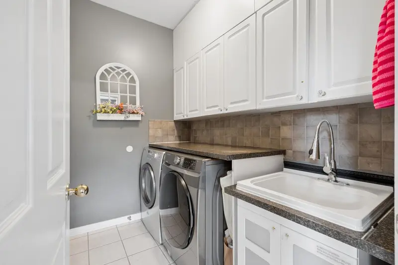 16583 10 AVENUE - photo 4 of 23