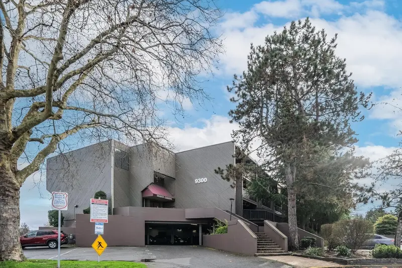 214 9300 GLENACRES DRIVE - photo 1 of 25