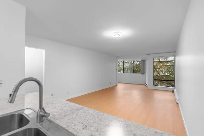 214 9300 GLENACRES DRIVE - photo 4 of 25