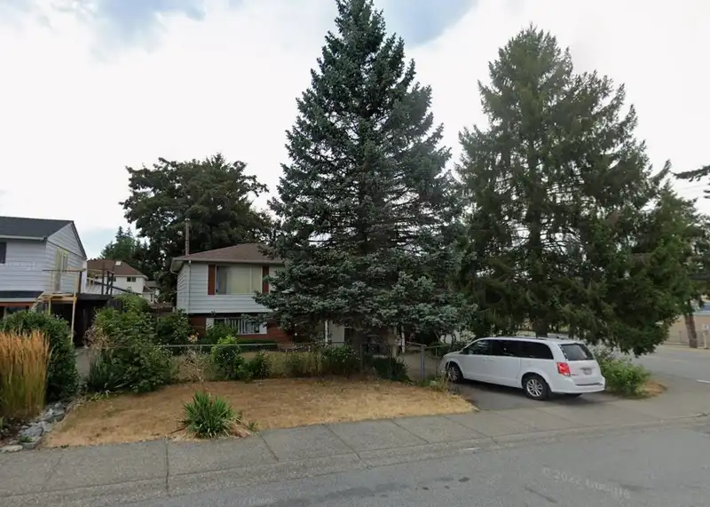 15387 20A AVENUE - photo 3 of 3