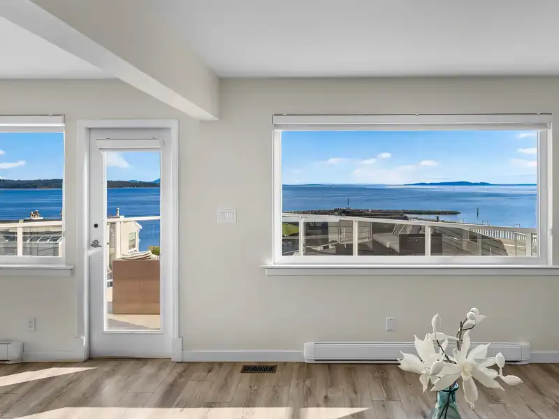 15152 VICTORIA AVENUE - photo 4 of 38