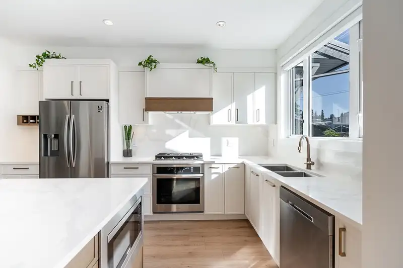 33 15030 28 AVENUE - photo 1 of 36