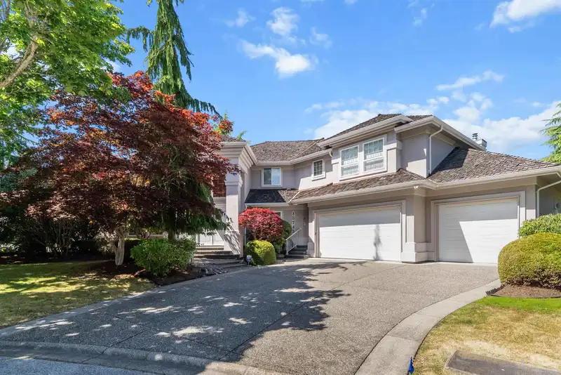 13749 21 AVENUE - photo 2 of 40