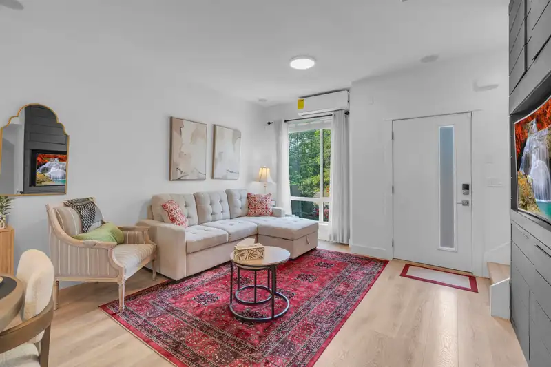 42 16433 19 AVENUE - photo 2 of 32