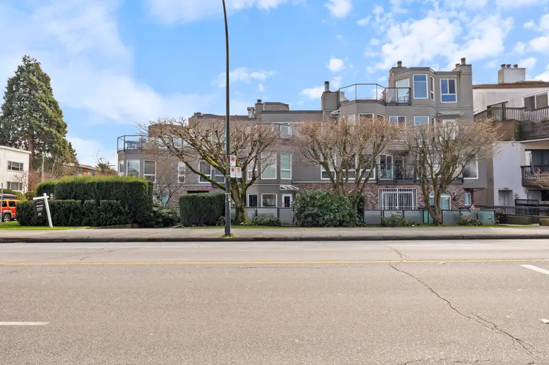 103 2110 CORNWALL AVENUE - photo 2 of 25