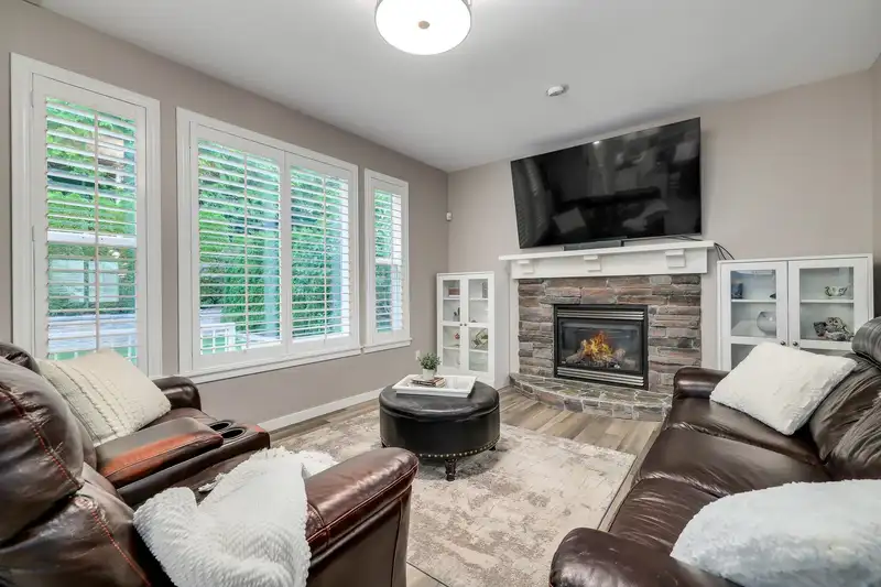 3359 145A STREET - photo 4 of 36