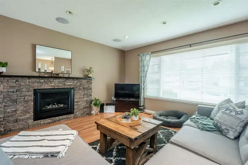 15730 RUSSELL AVENUE - photo 3 of 31