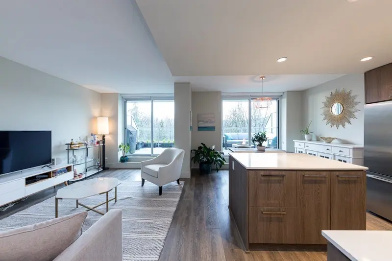 608 680 SEYLYNN CRESCENT - photo 2 of 25