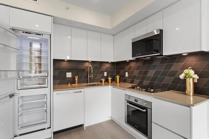 306 3264 VANNESS AVENUE - photo 3 of 25