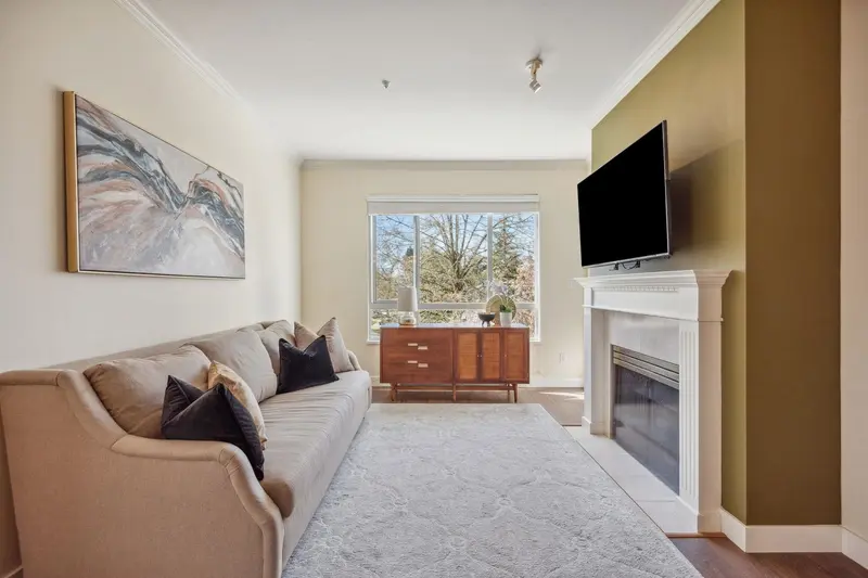 216 5735 HAMPTON PLACE - photo 2 of 25