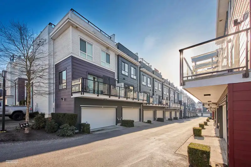 161 2280 163 STREET - photo 2 of 33