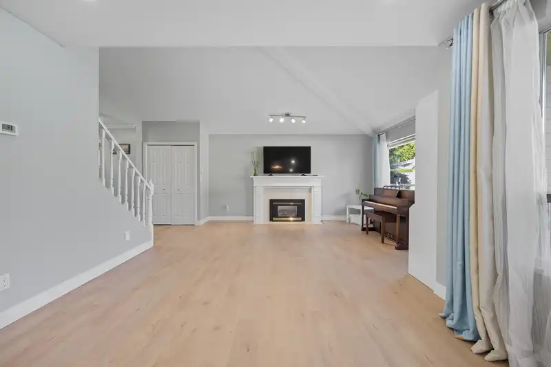 118 15121 19 AVENUE - photo 4 of 34