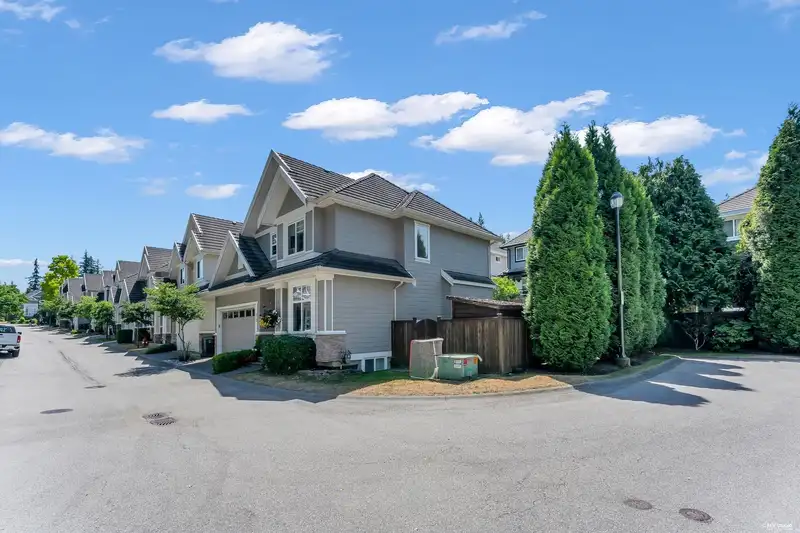 10 3502 150A STREET - photo 2 of 40