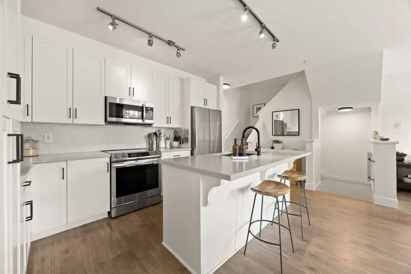 102 300 PANORAMA PLACE - photo 2 of 25