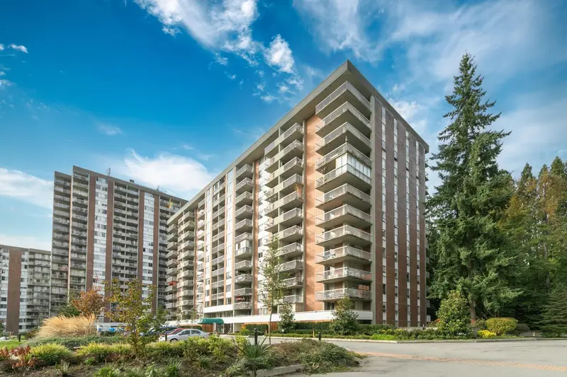 202 2012 FULLERTON AVENUE - photo 3 of 16