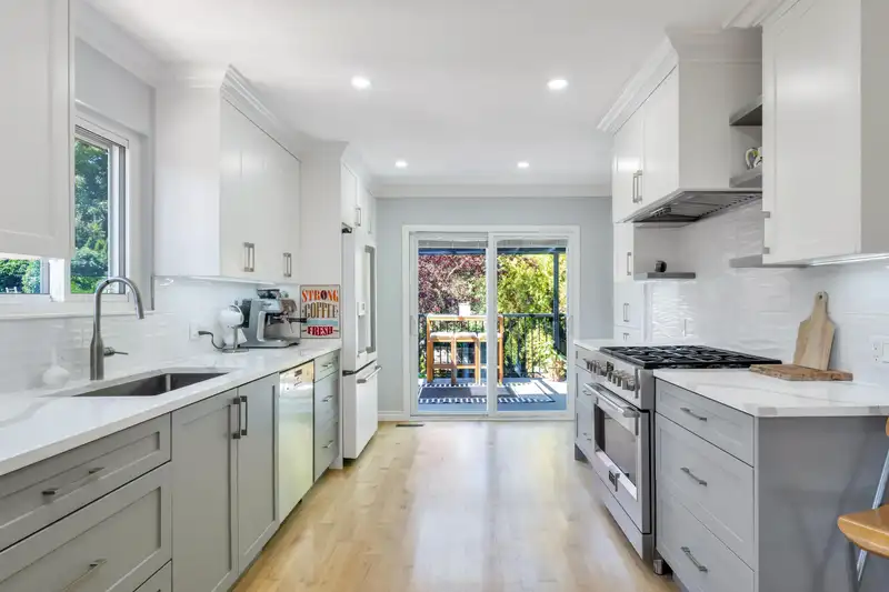 871 KENT STREET - photo 1 of 25