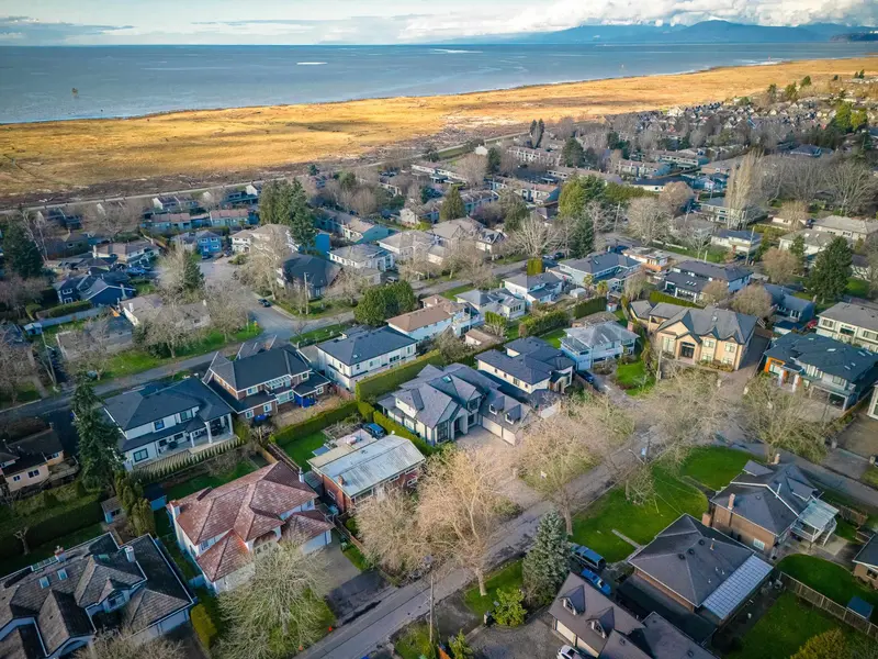 9240 CHAPMOND CRESCENT - photo 3 of 25