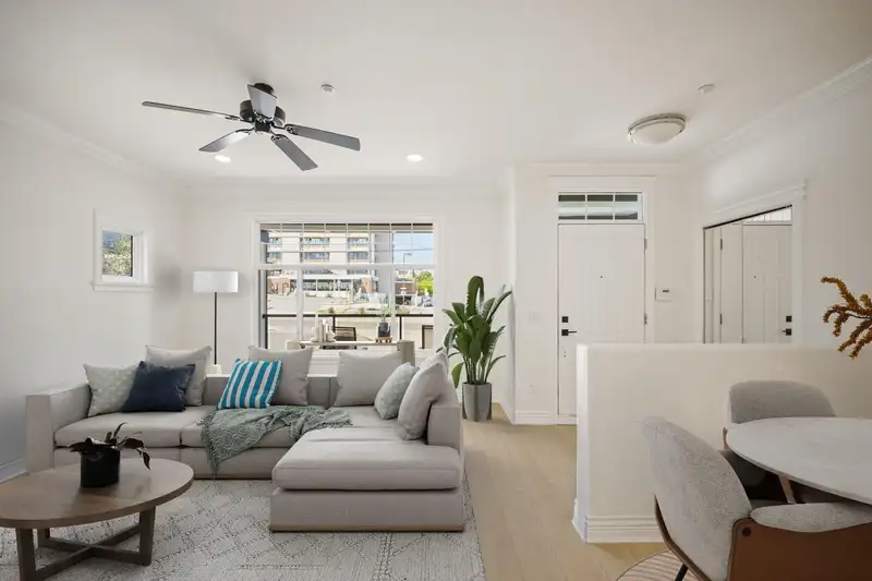 15554 RUSSELL AVENUE - photo 4 of 25