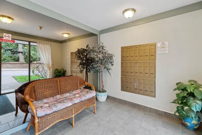 302 1480 VIDAL STREET - photo 4 of 38