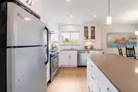 305 1390 MARTIN STREET - thumbnail 5