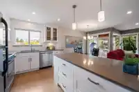 305 1390 MARTIN STREET - thumbnail 7