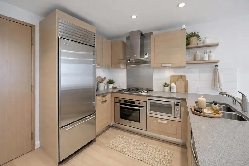 823 8080 CAMBIE ROAD - photo 3 of 12