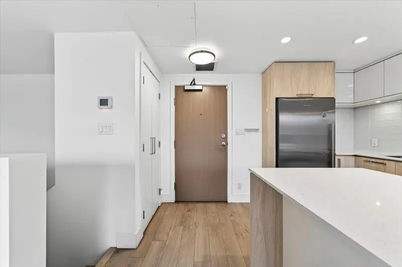 610 680 SEYLYNN CRESCENT - photo 2 of 25