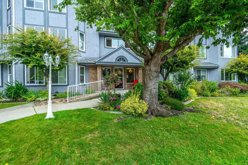 302 1378 FIR  ST STREET - photo 2 of 37