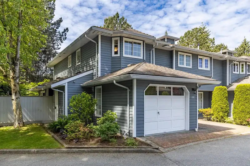 101 16335 14 AVENUE - photo 2 of 32