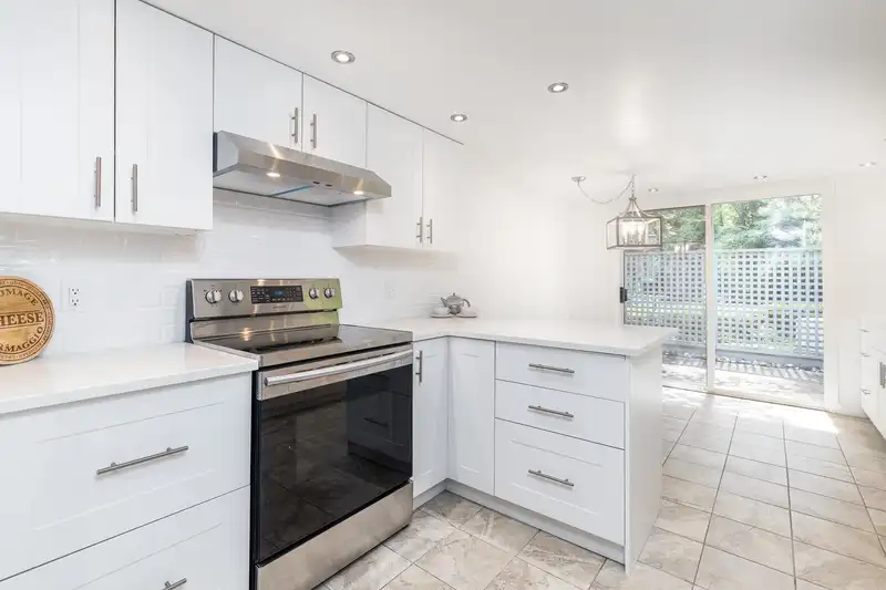 101 16335 14 AVENUE - photo 3 of 32