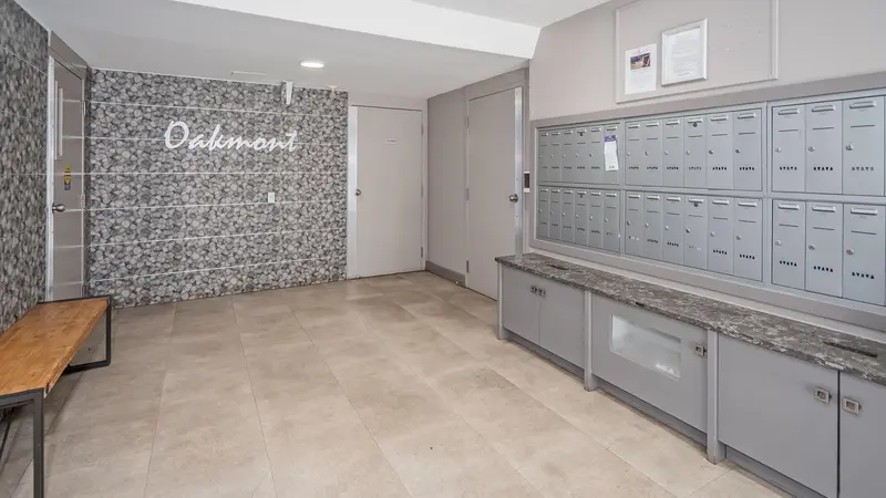 305 975 W 13TH AVENUE - photo 2 of 19