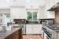 13386 18A AVENUE - thumbnail 3