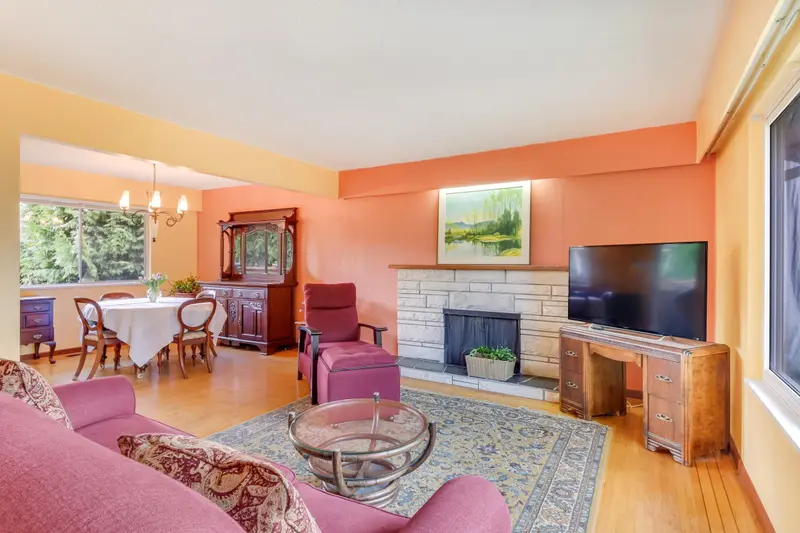 2294 PORTAGE AVENUE - photo 3 of 25