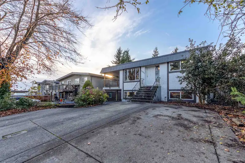 1061 STAYTE ROAD - photo 3 of 28