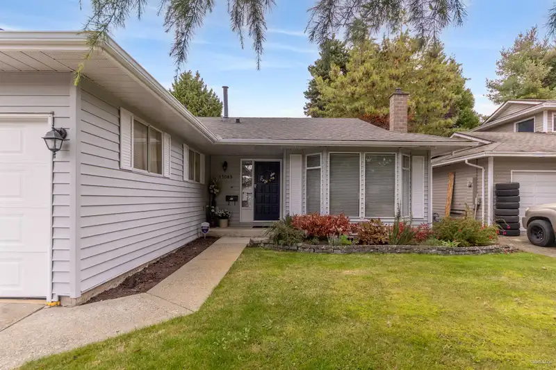 15089 19A AVENUE - photo 2 of 20