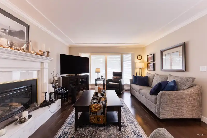 15089 19A AVENUE - photo 4 of 20