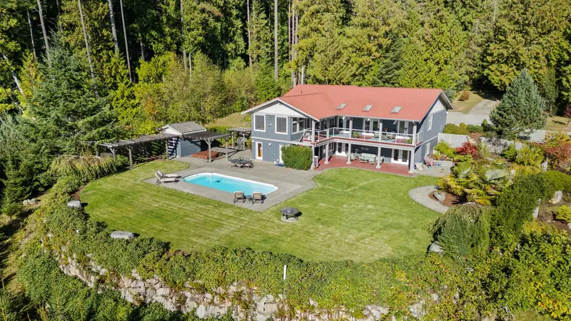 2440 SUNSHINE COAST HIGHWAY - photo 4 of 25