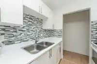 108 1444 MARTIN STREET - thumbnail 8