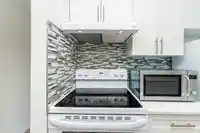 108 1444 MARTIN STREET - thumbnail 9
