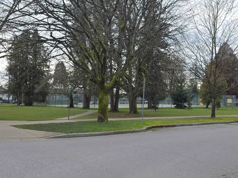 101 5980 PRINCE EDWARD STREET - photo 2 of 2