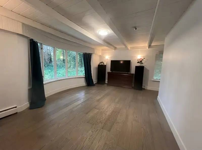 13768 32 AVENUE - photo 2 of 18