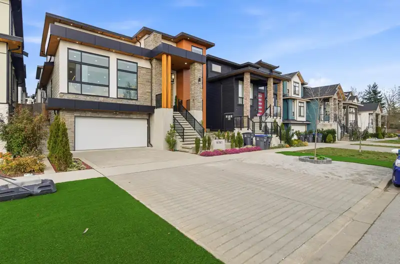 16767 18 AVENUE - photo 3 of 34