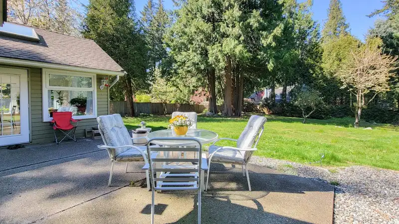 17237 26 AVENUE - photo 2 of 11