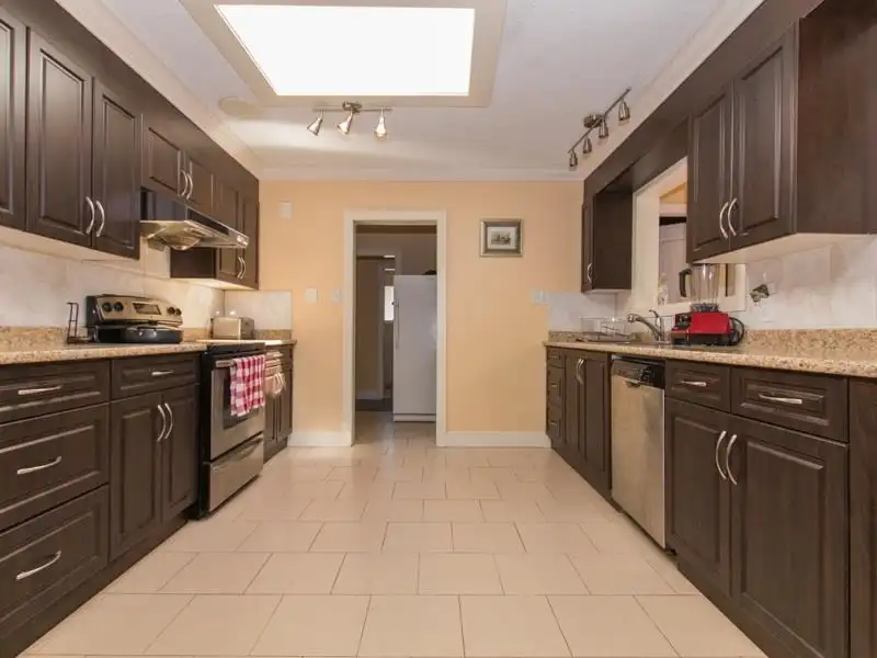 17242 24 AVENUE - photo 4 of 8
