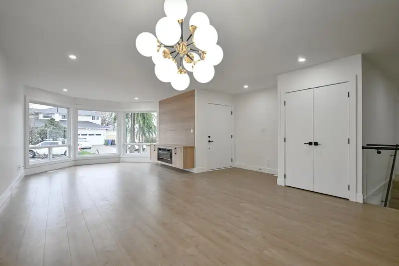 32069 CLINTON AVENUE - photo 4 of 25