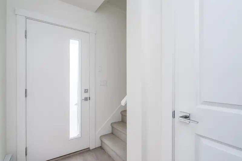 9 16433 19 AVENUE - photo 2 of 35